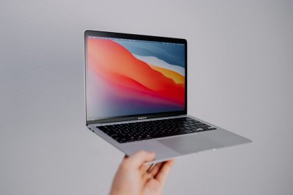 Apple's MacBook Air 15-Inch Model Review