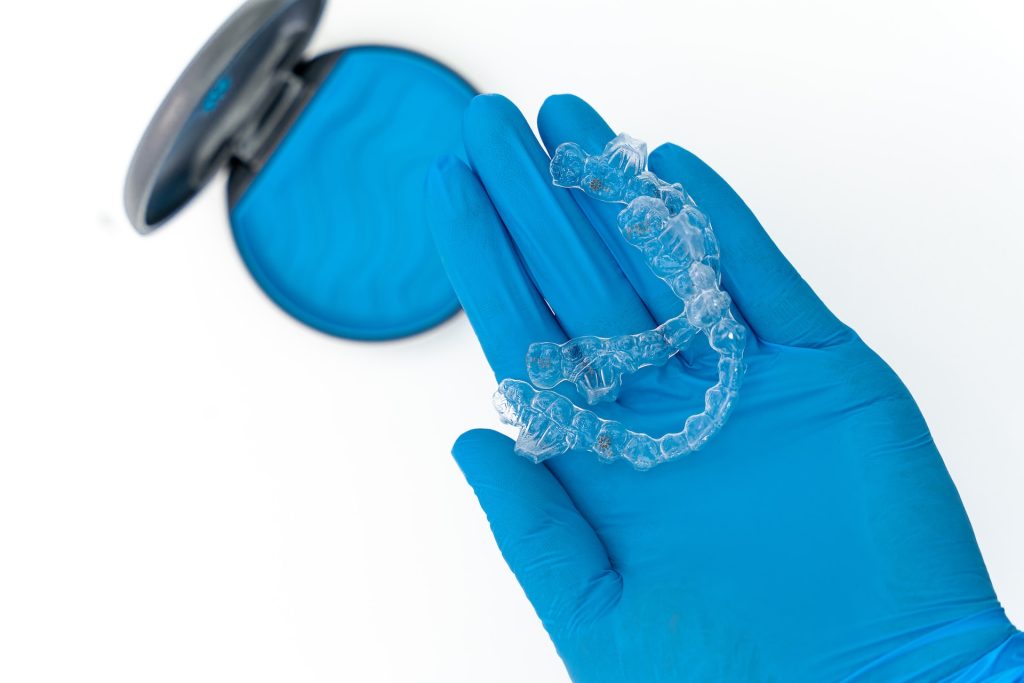 Factors of choosing between Invisalign vs Braces